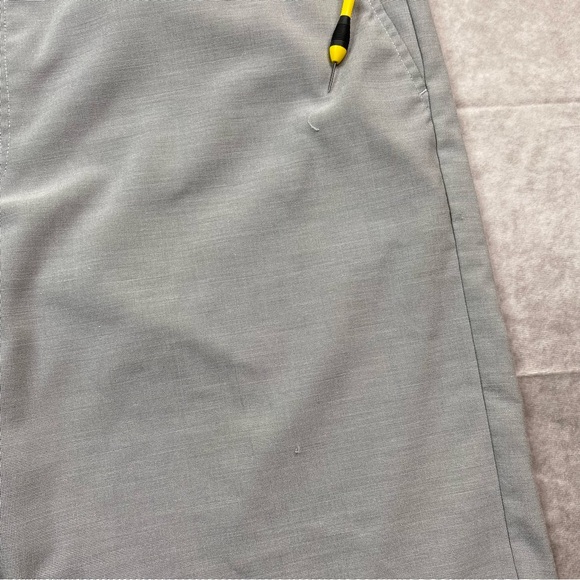 Travis Mathew Shorts Men's 40 Gray Golf Chino Stretch Flat Front Casual - Picture 10 of 14